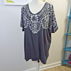 Avenue Woman Blouse T-shirt Gray w White Floral + Studs Size 22 / 24 Semi Sheer